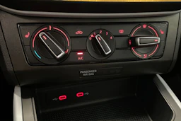 valkoinen SEAT Arona 2024 kuva 23.