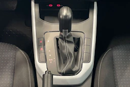 valkoinen SEAT Arona 2024 kuva 24.