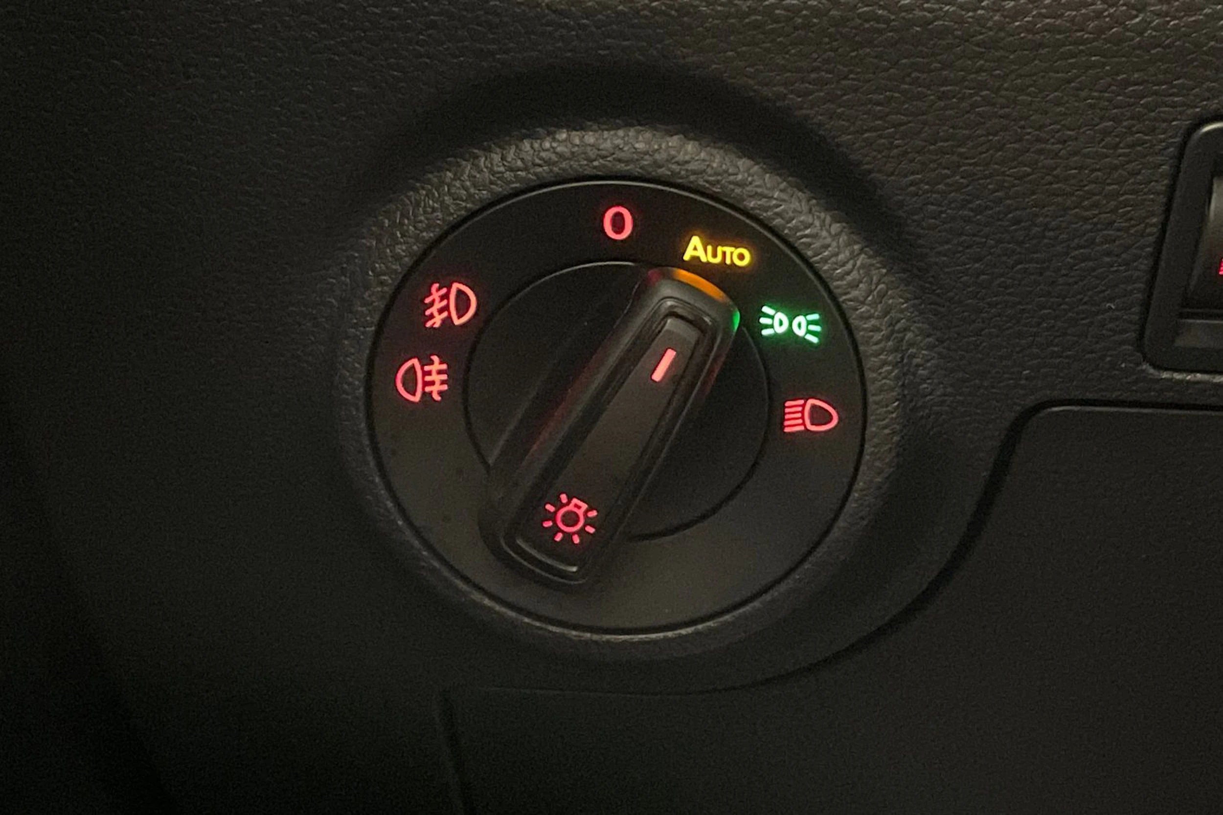 valkoinen SEAT Arona 2024 kuva 25.