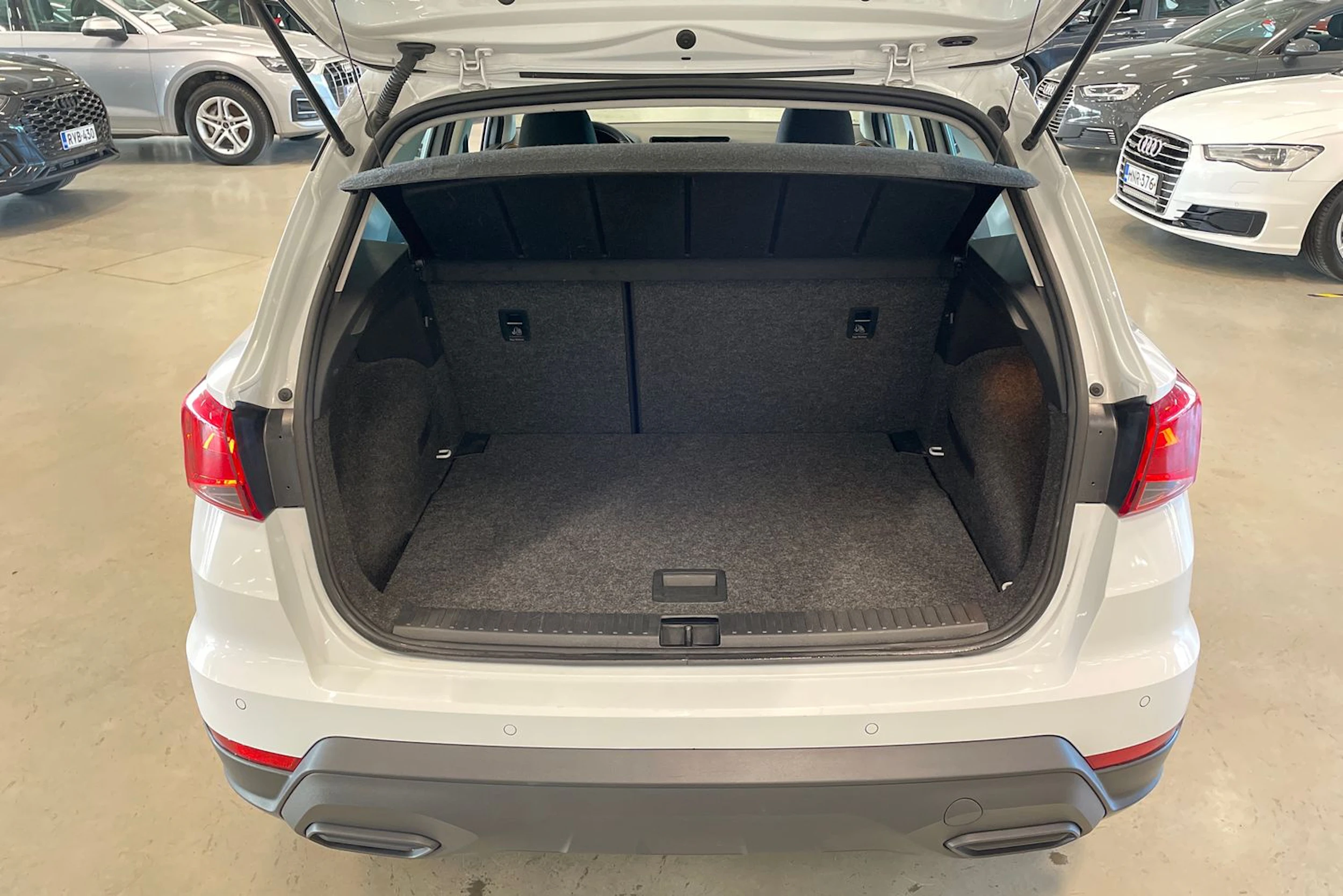 valkoinen SEAT Arona 2024 kuva 27.