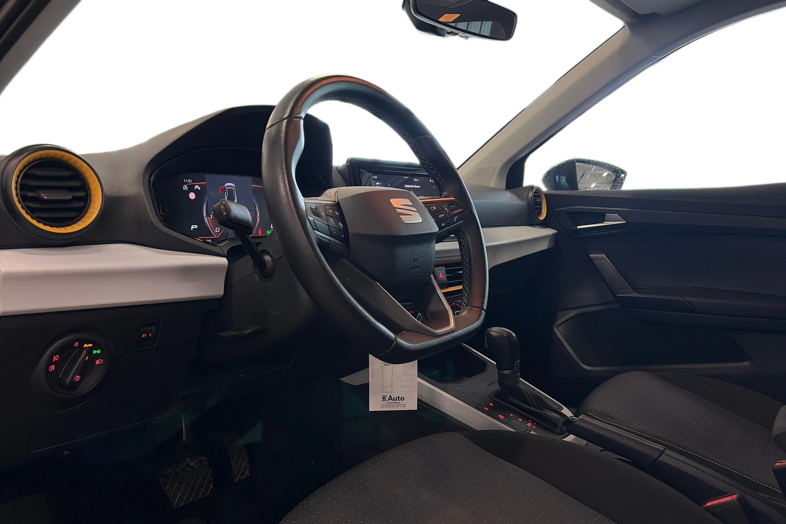 harmaa SEAT Arona 2024 kuva 3.