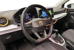harmaa SEAT Arona 2024 kuva 6.