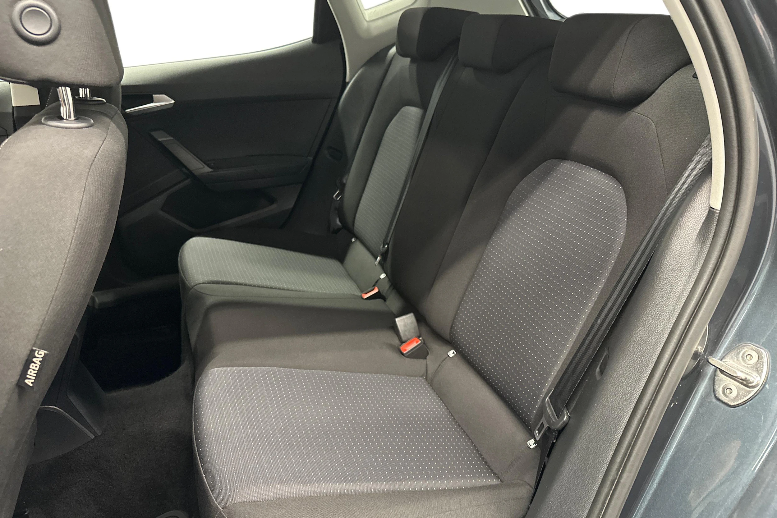 harmaa SEAT Arona 2024 kuva 8.