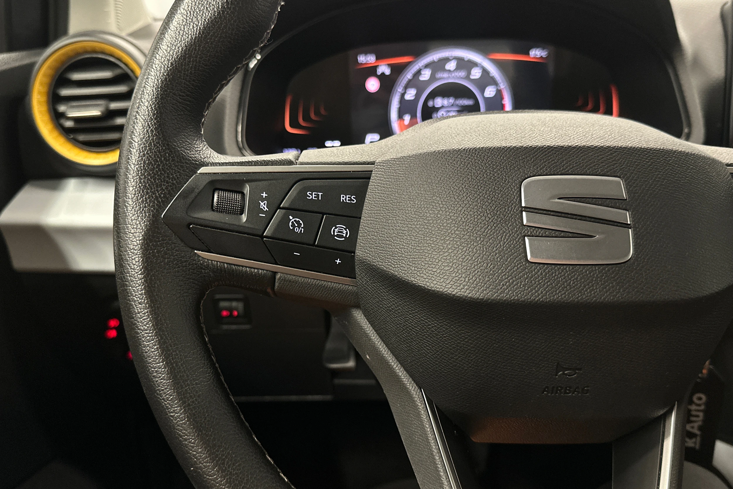 harmaa SEAT Arona 2024 kuva 11.