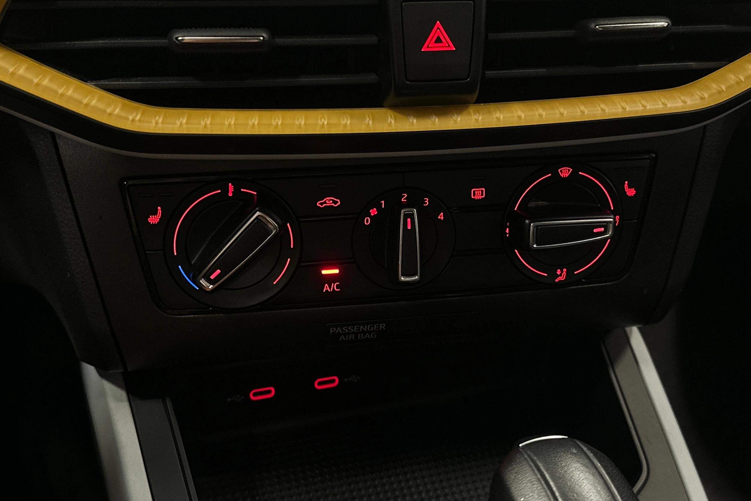 harmaa SEAT Arona 2024 kuva 27.