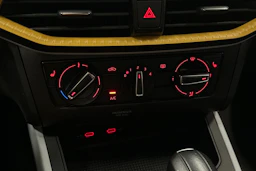 harmaa SEAT Arona 2024 kuva 27.
