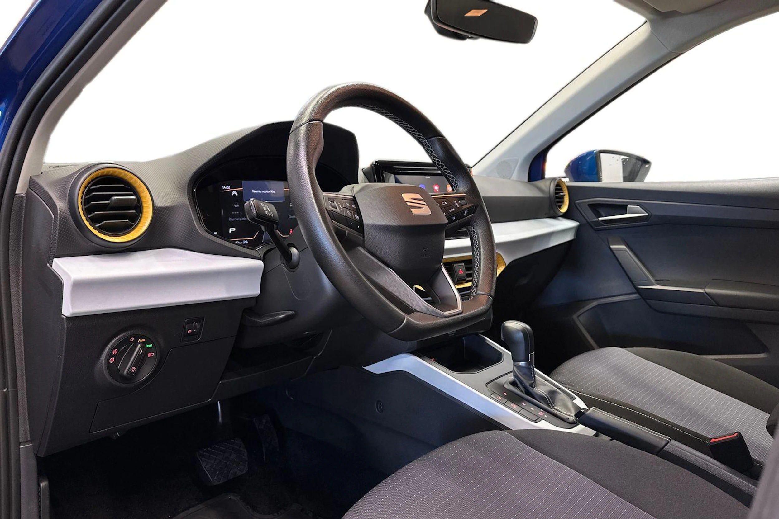 sininen SEAT Arona 2024 kuva 6.