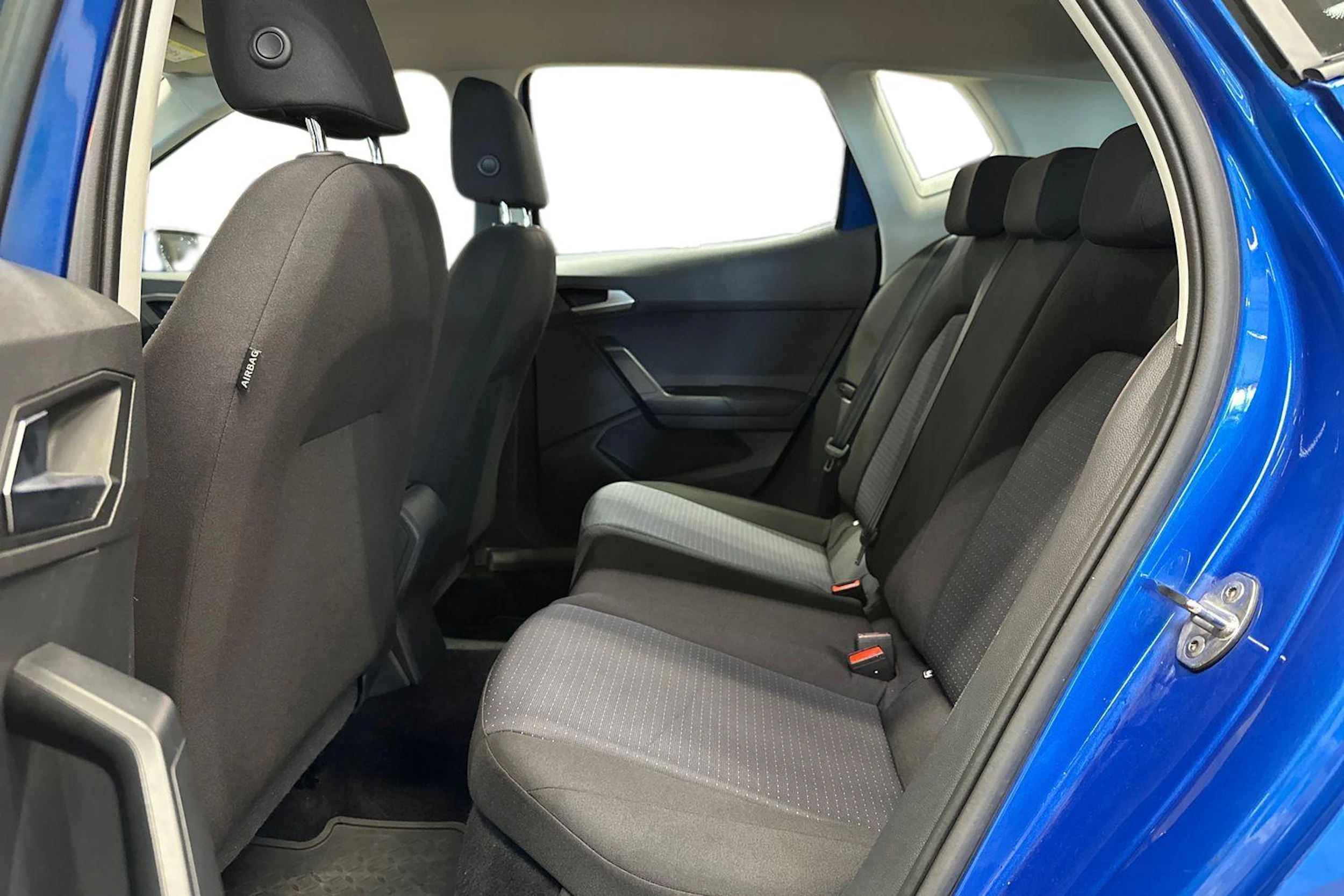 sininen SEAT Arona 2024 kuva 8.