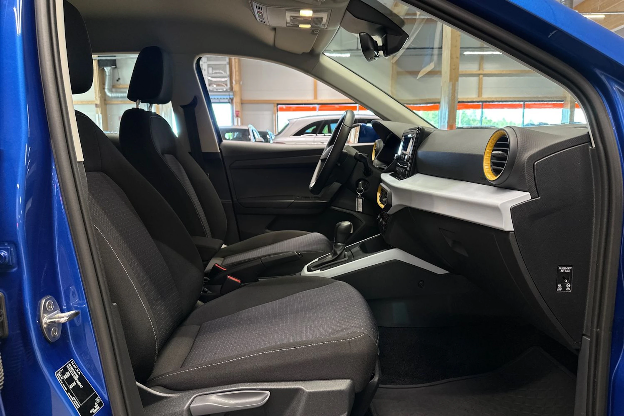 sininen SEAT Arona 2024 kuva 10.