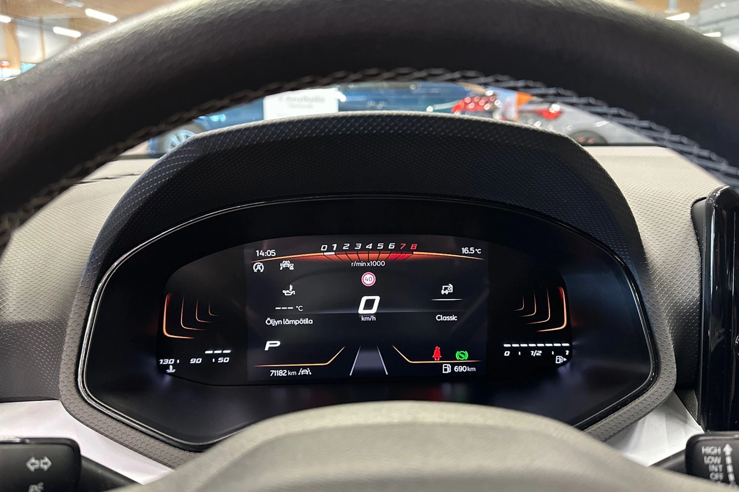 sininen SEAT Arona 2024 kuva 16.