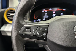 sininen SEAT Arona 2024 kuva 17.