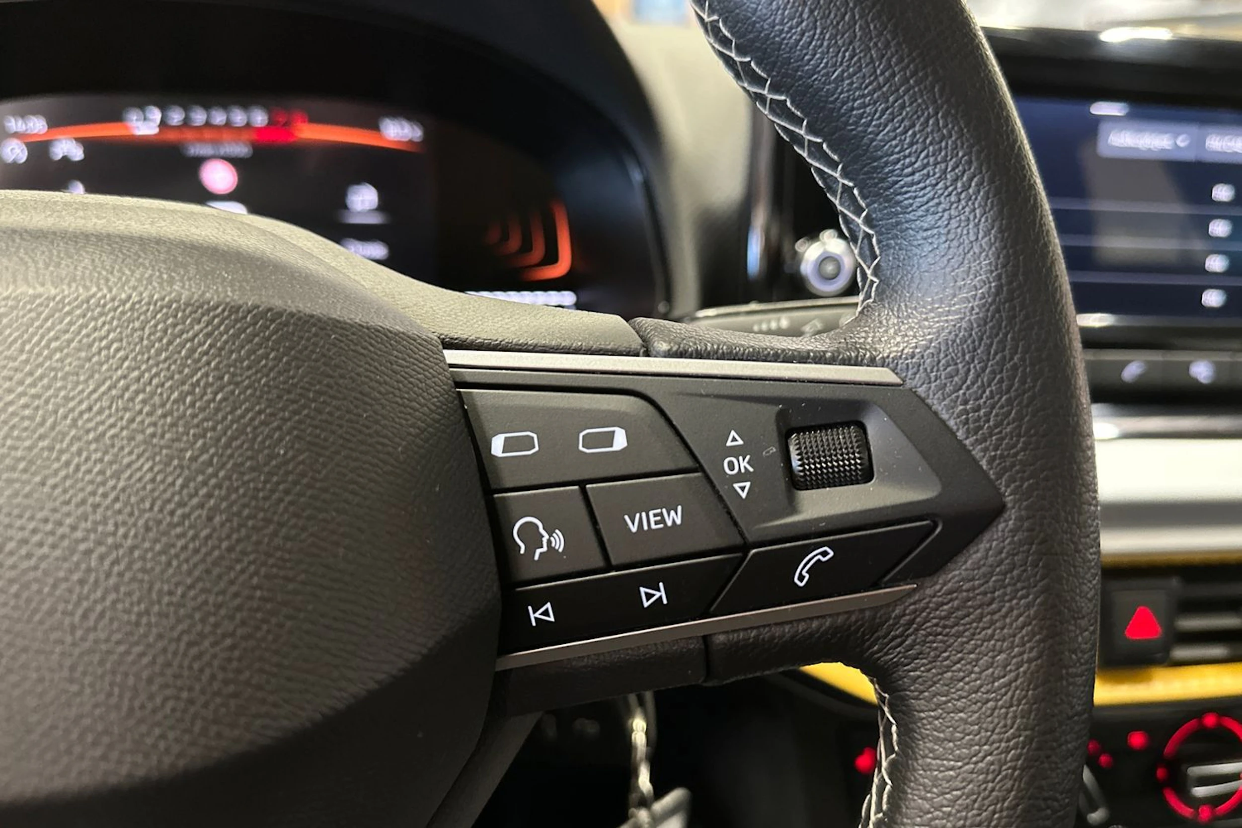 sininen SEAT Arona 2024 kuva 18.