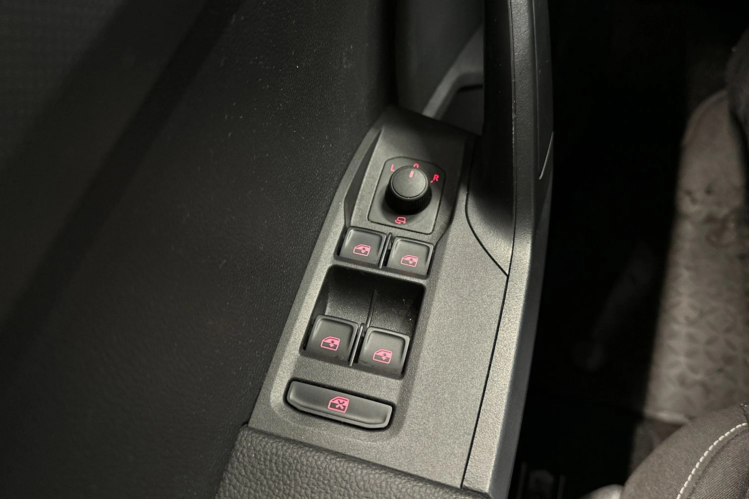 sininen SEAT Arona 2024 kuva 20.