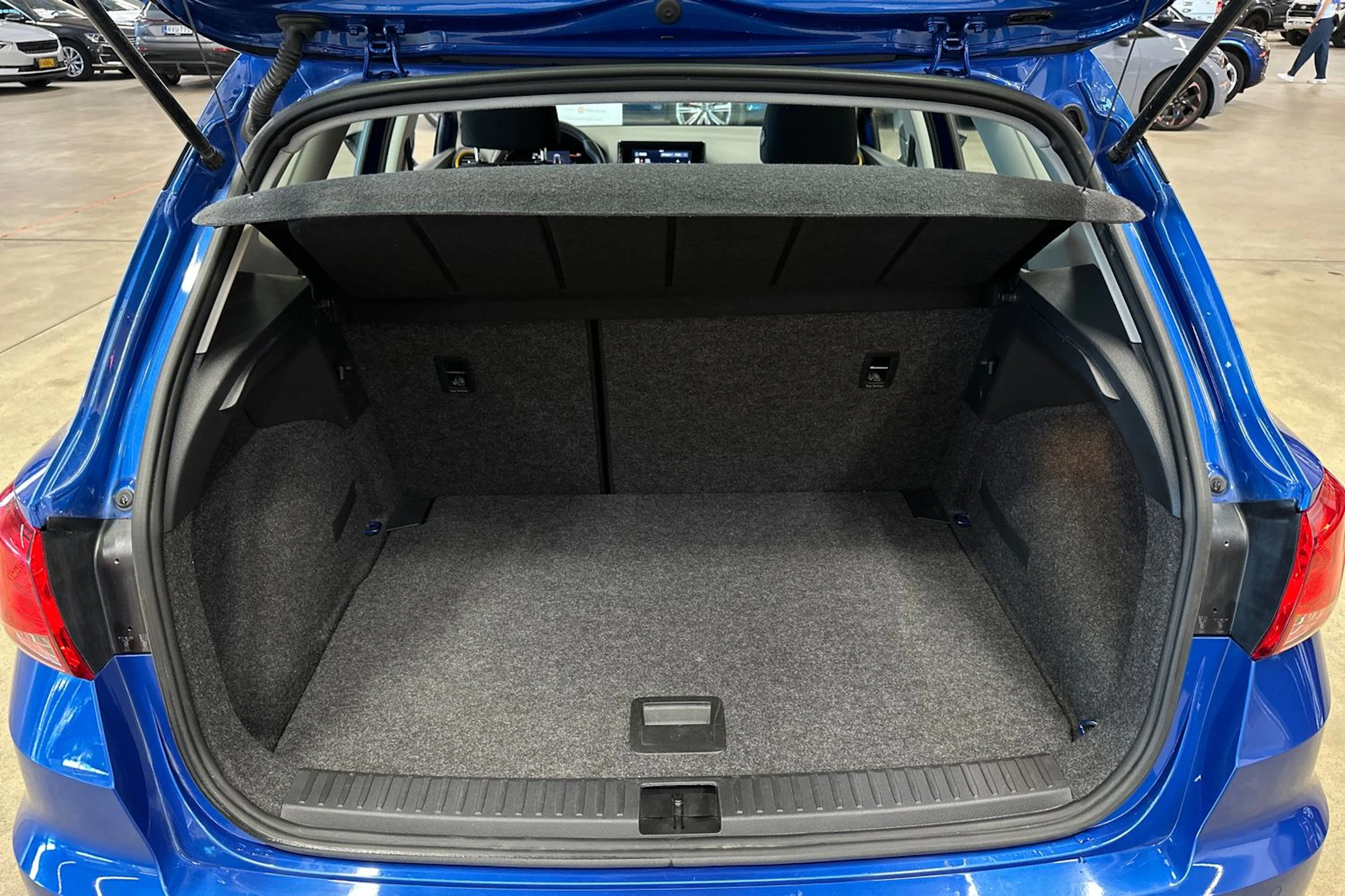 sininen SEAT Arona 2024 kuva 21.