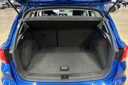 sininen SEAT Arona 2024 kuva 21.
