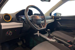 sininen SEAT Arona 2024 kuva 3.