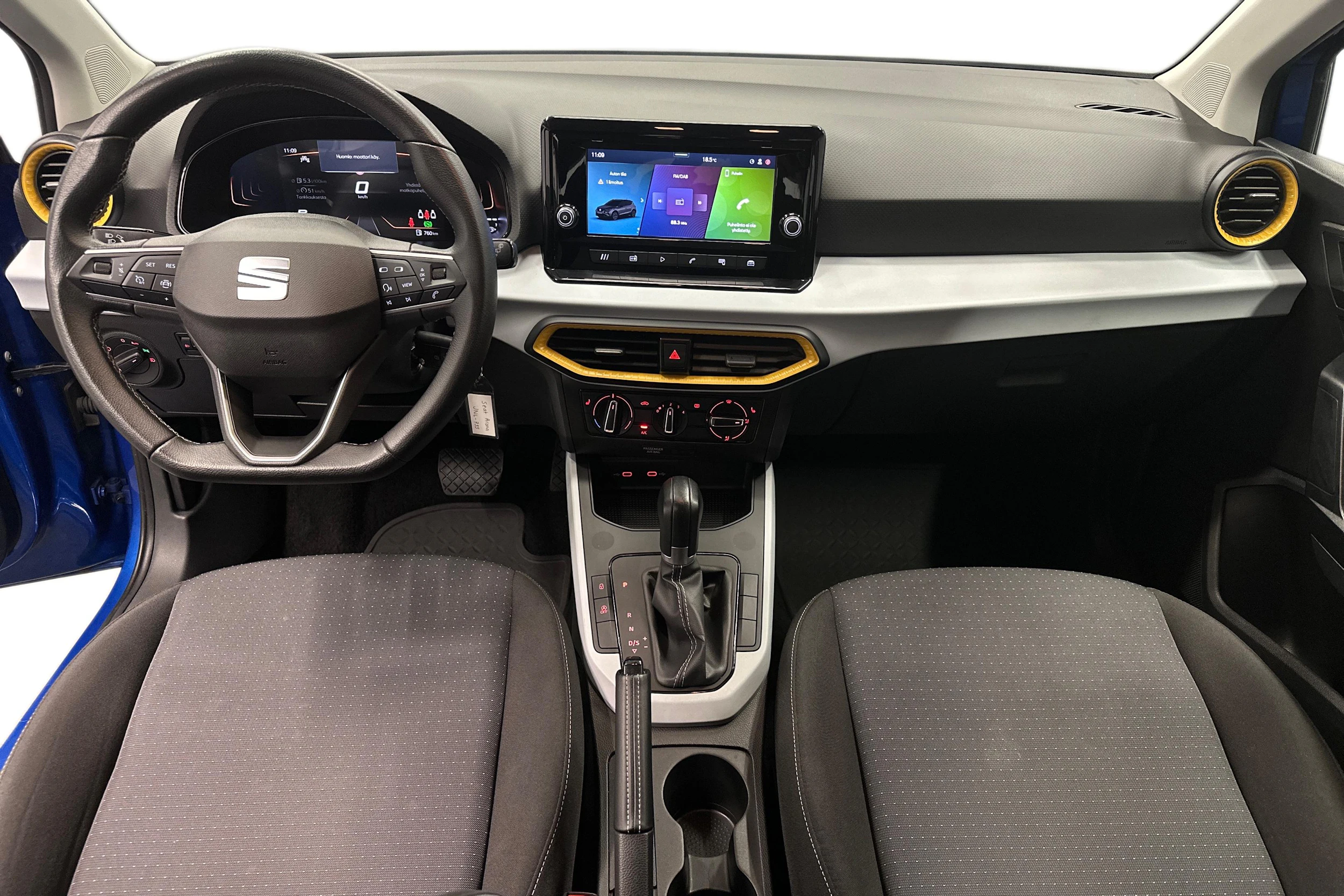 sininen SEAT Arona 2024 kuva 7.
