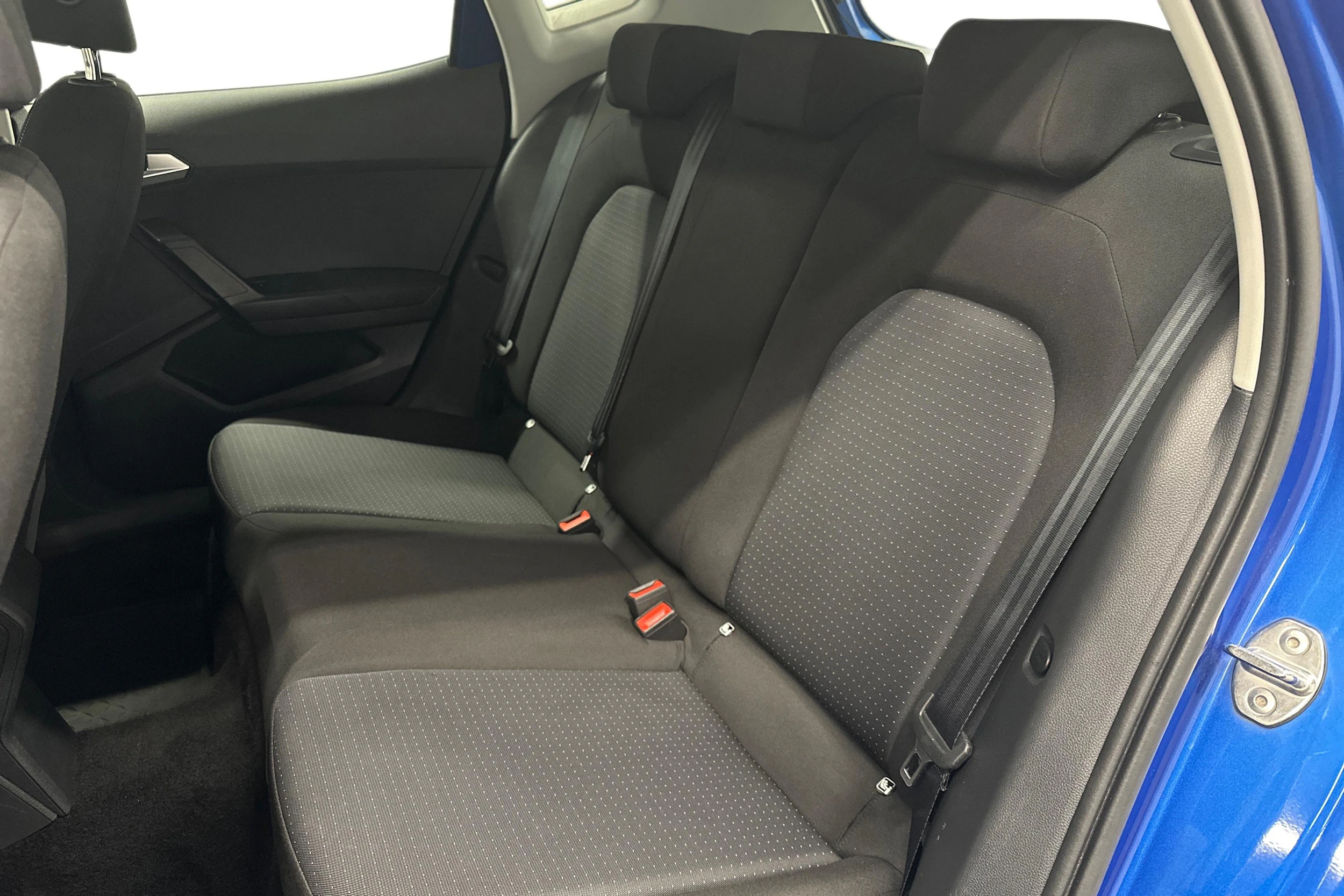 sininen SEAT Arona 2024 kuva 8.
