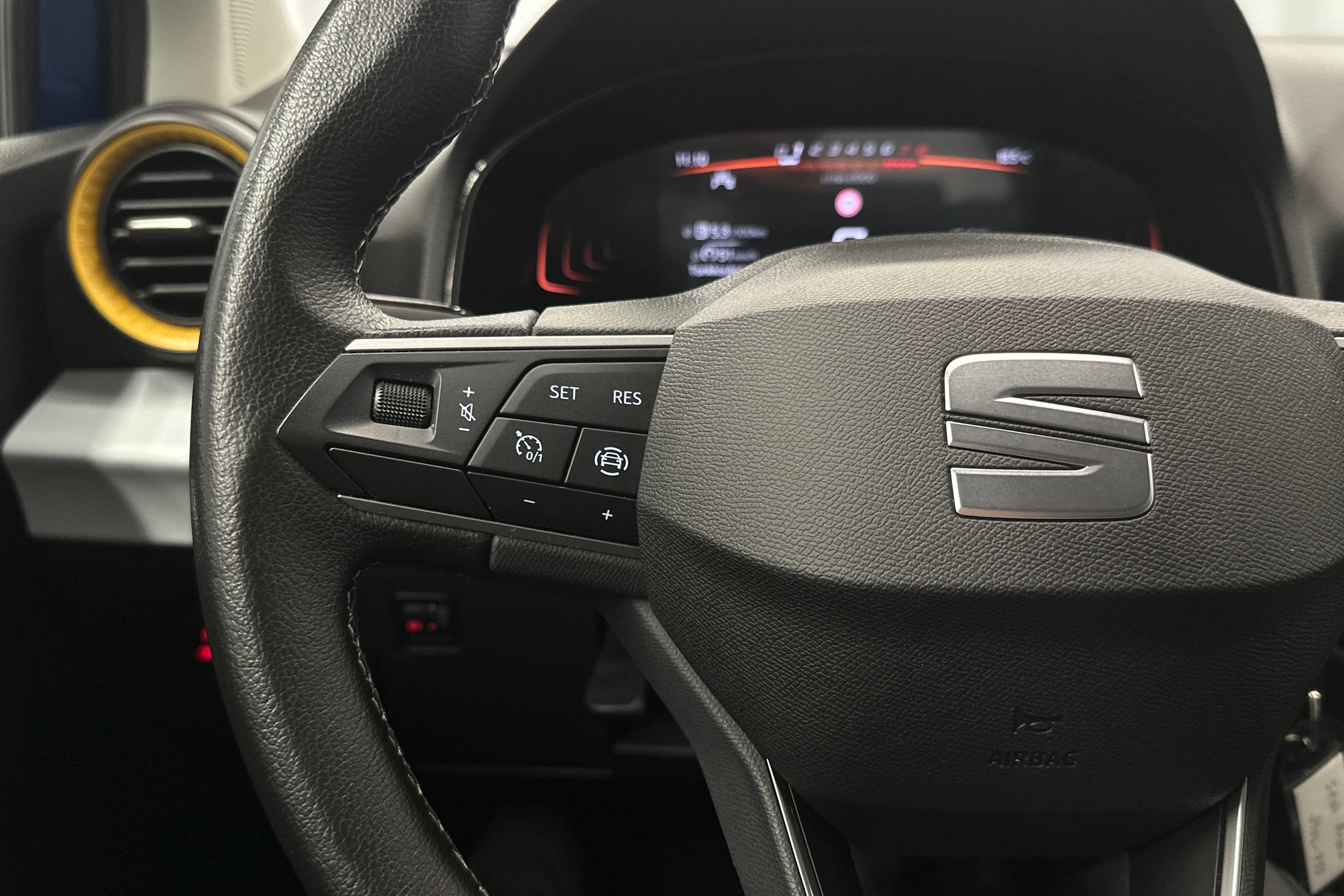 sininen SEAT Arona 2024 kuva 11.