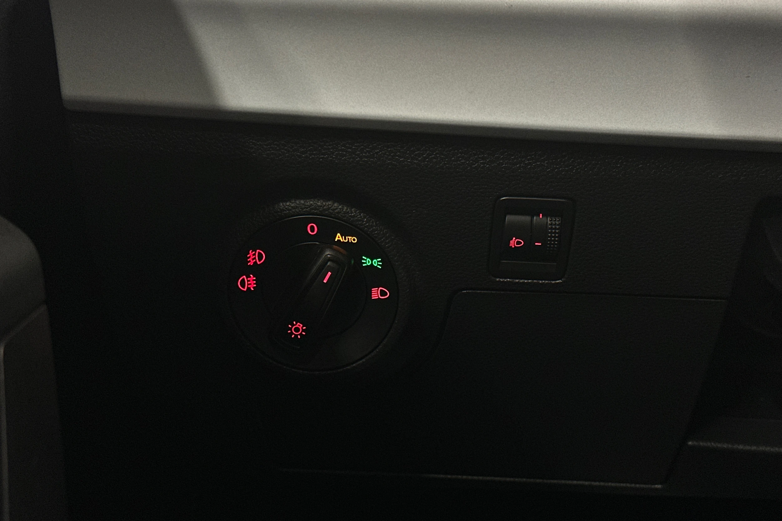 sininen SEAT Arona 2024 kuva 14.