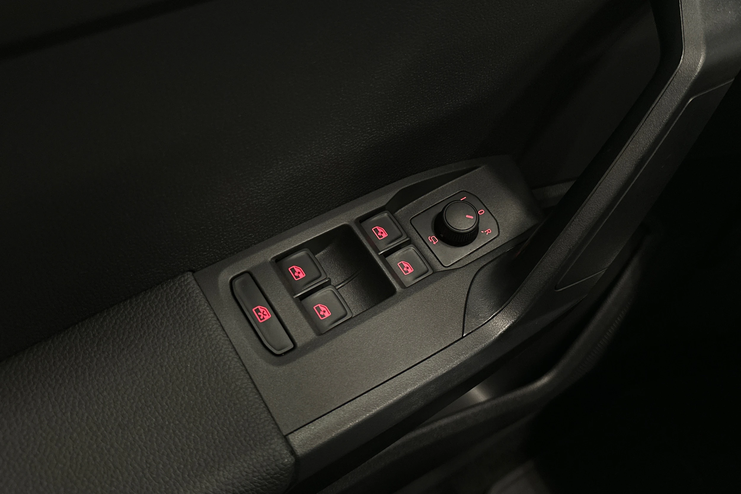 sininen SEAT Arona 2024 kuva 15.