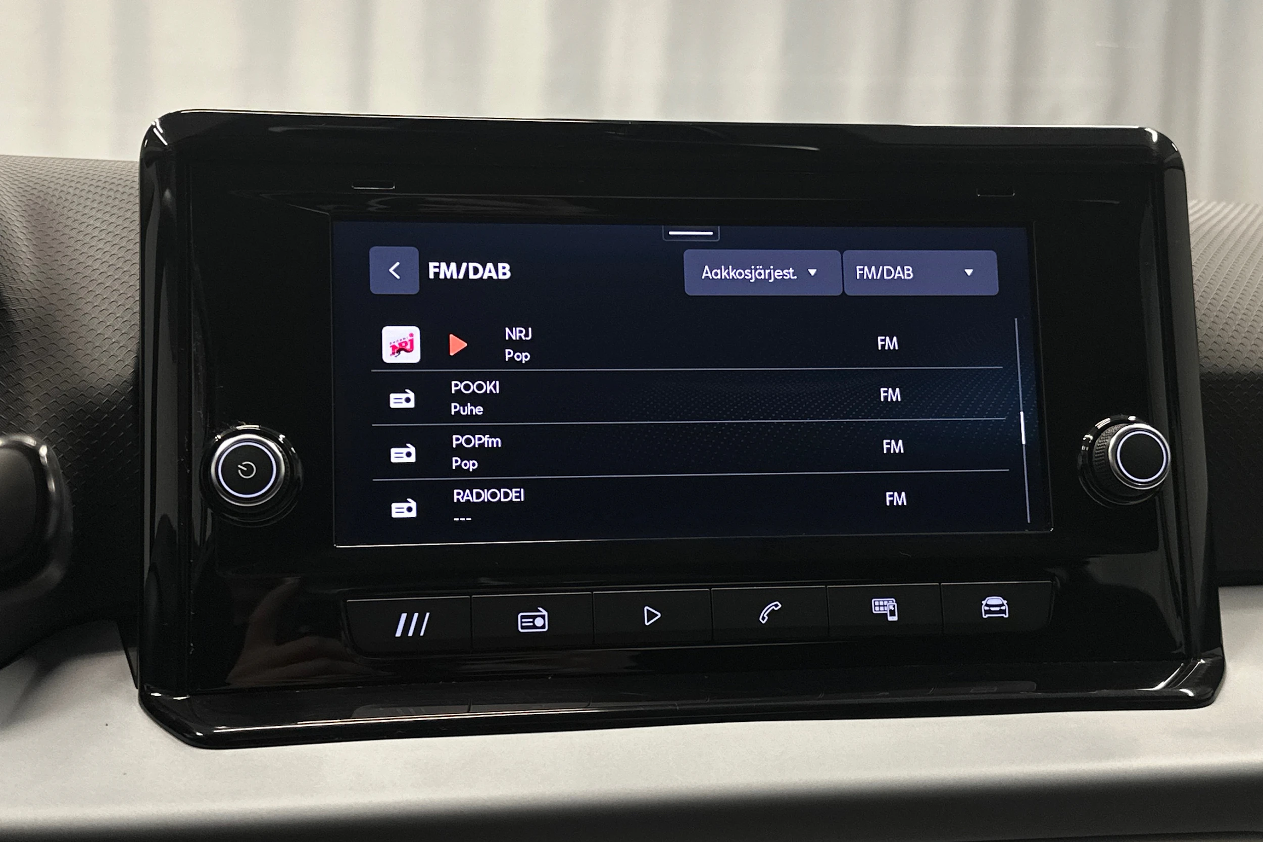 sininen SEAT Arona 2024 kuva 19.