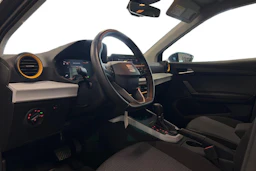 harmaa SEAT Arona 2024 kuva 3.