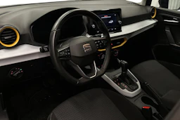harmaa SEAT Arona 2024 kuva 6.