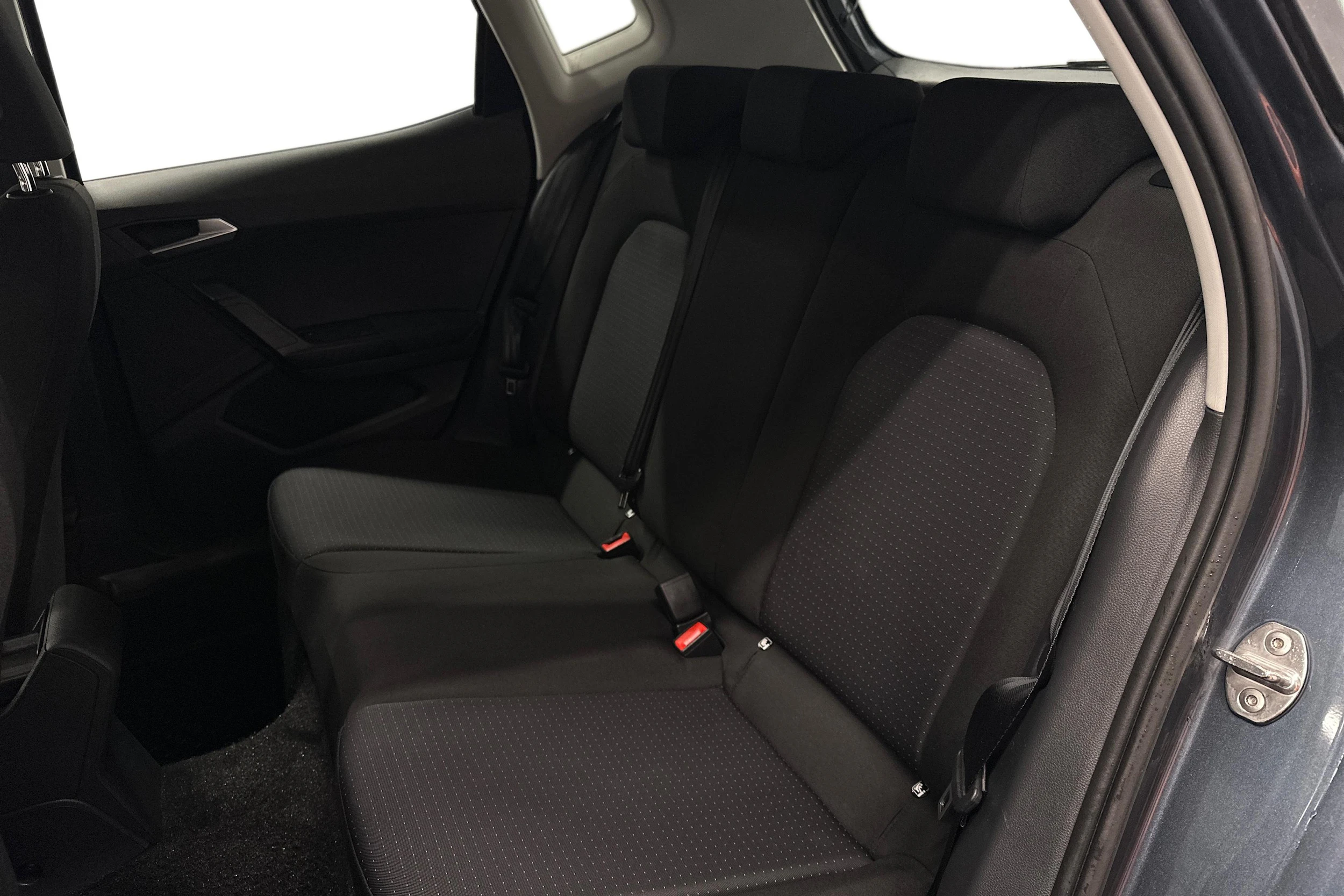 harmaa SEAT Arona 2024 kuva 8.