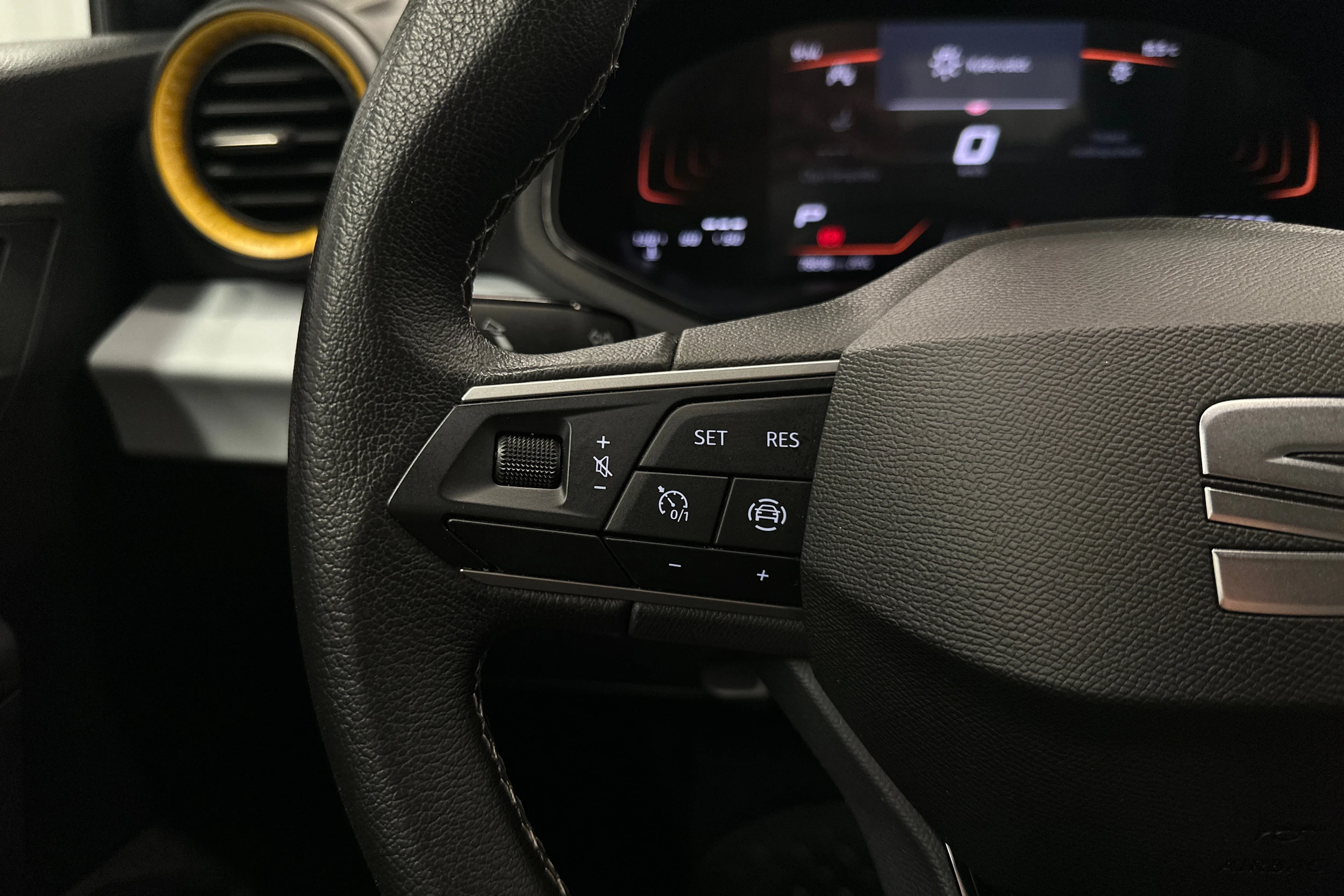harmaa SEAT Arona 2024 kuva 11.