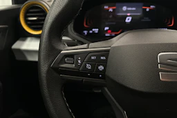 harmaa SEAT Arona 2024 kuva 11.