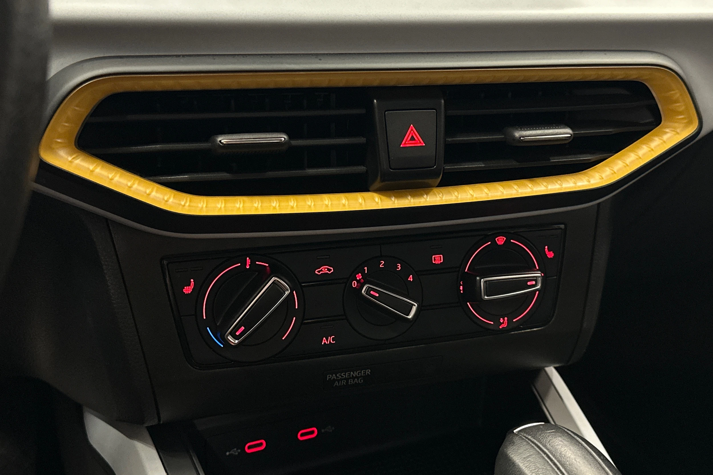 harmaa SEAT Arona 2024 kuva 28.