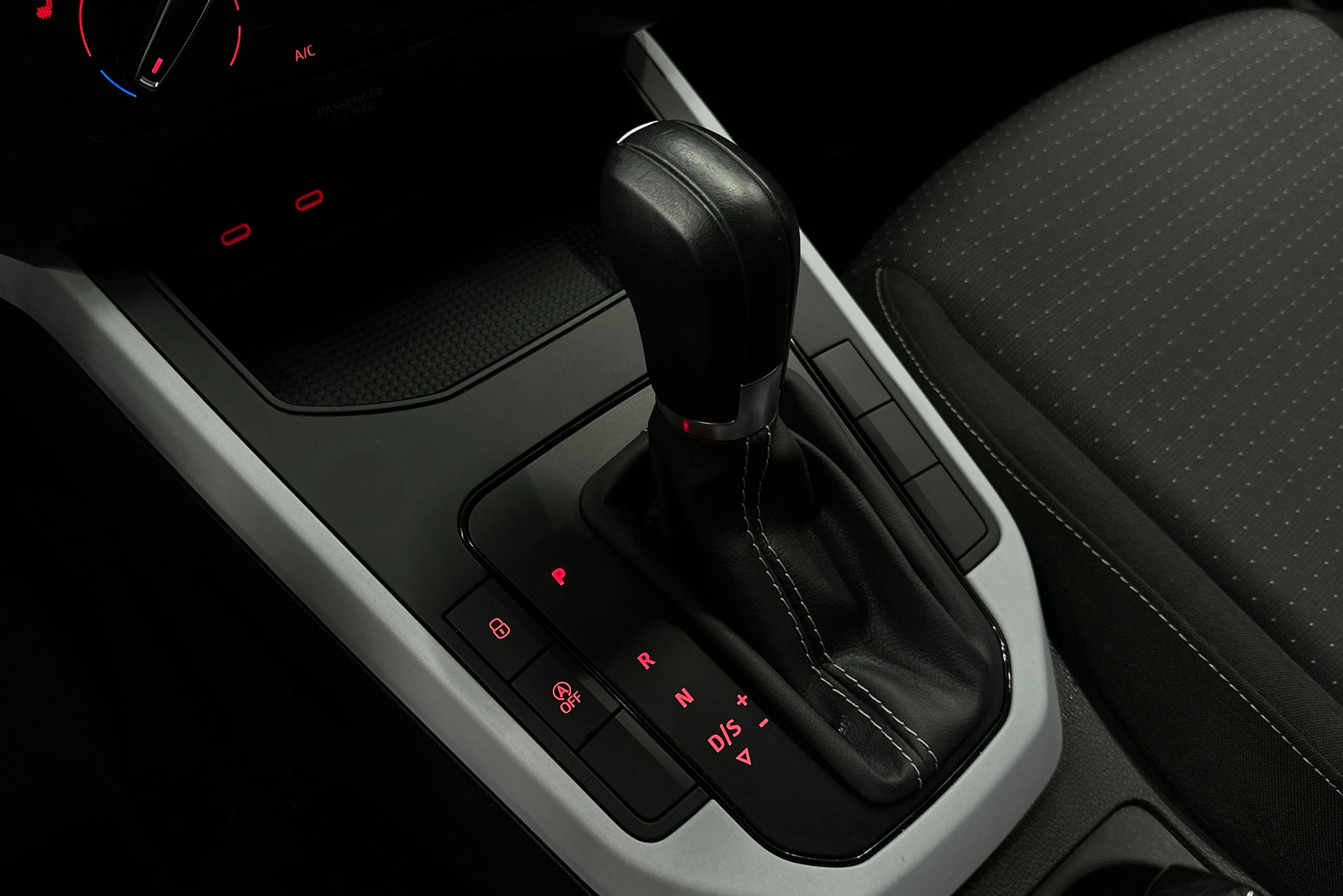 harmaa SEAT Arona 2024 kuva 29.