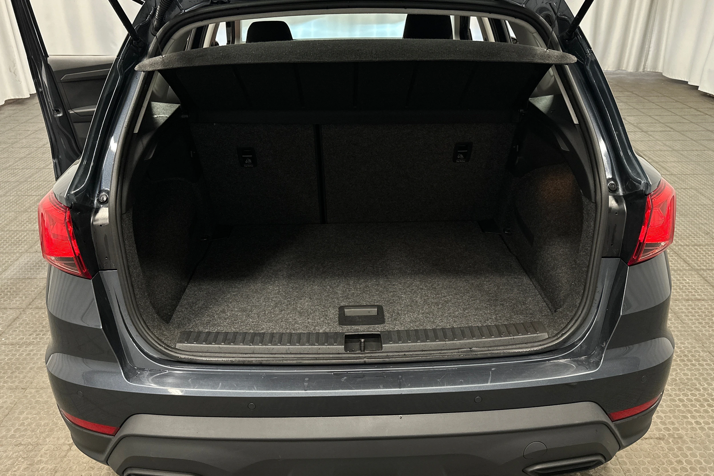 harmaa SEAT Arona 2024 kuva 30.