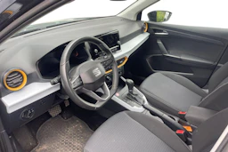 harmaa SEAT Arona 2024 kuva 3.