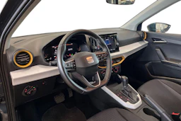 harmaa SEAT Arona 2024 kuva 6.