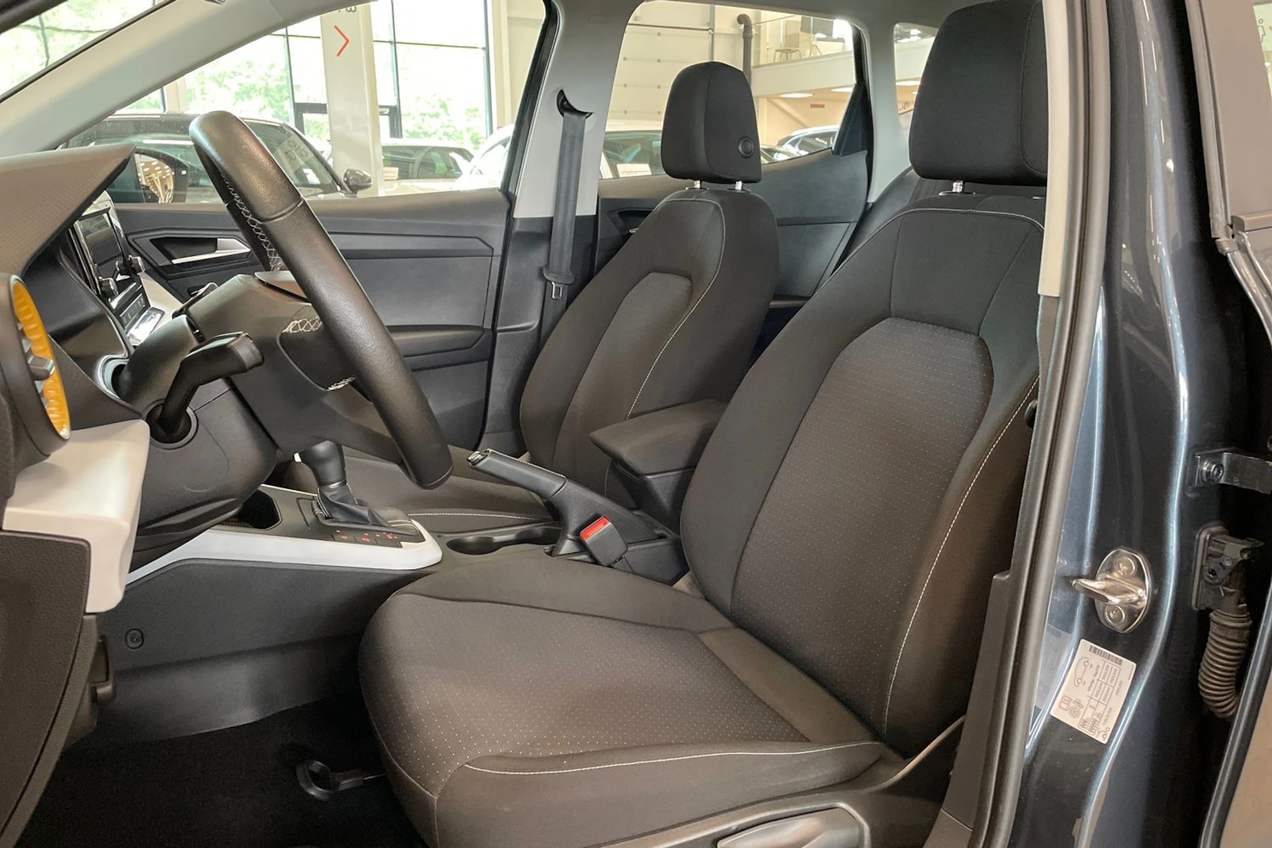 harmaa SEAT Arona 2024 kuva 11.