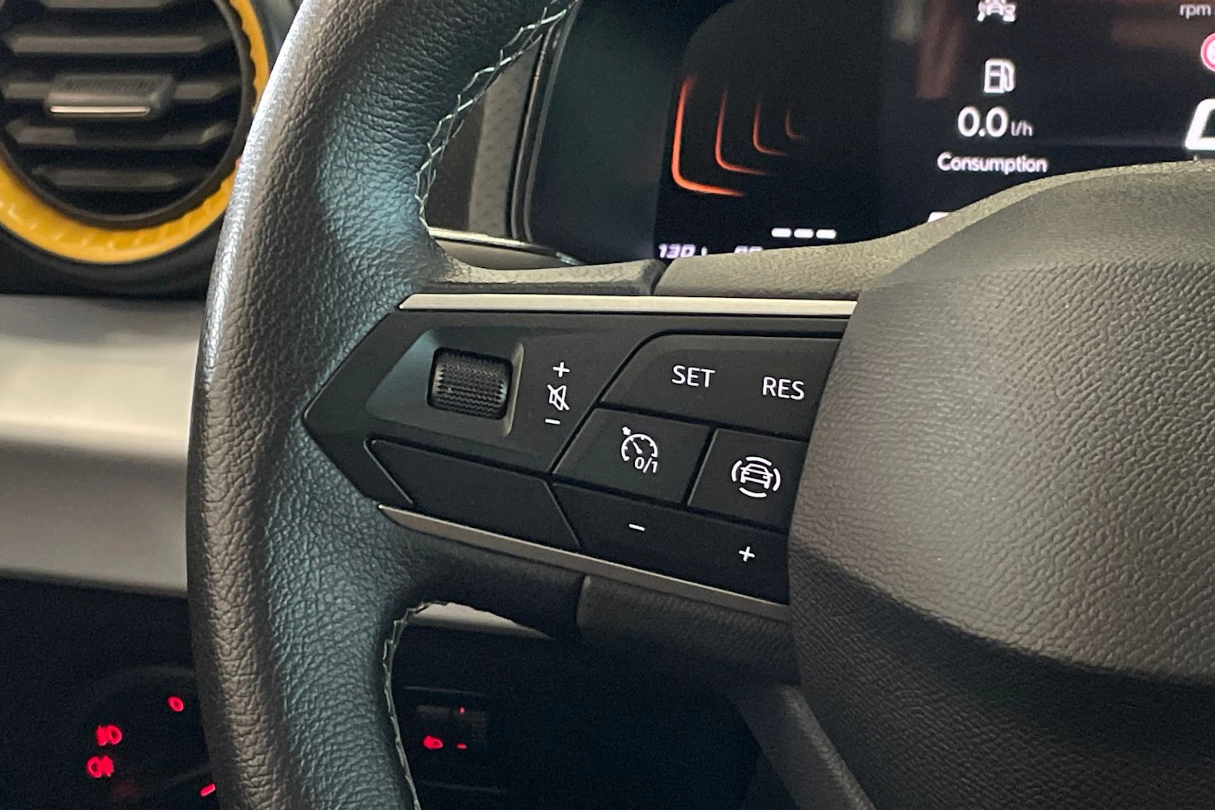 harmaa SEAT Arona 2024 kuva 15.