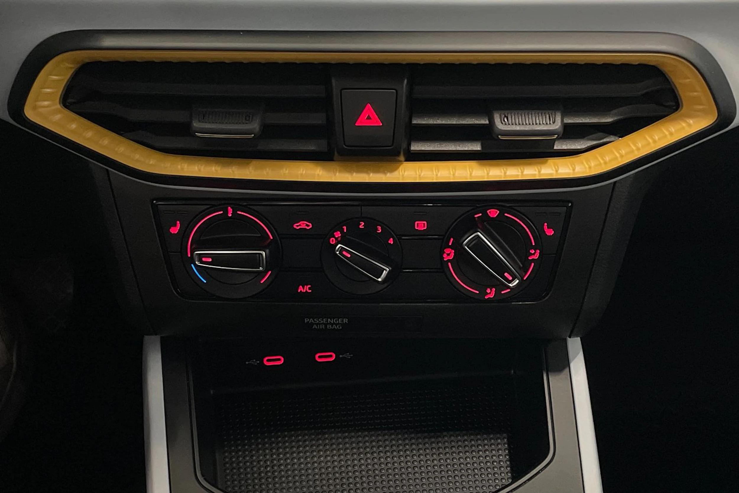 harmaa SEAT Arona 2024 kuva 21.