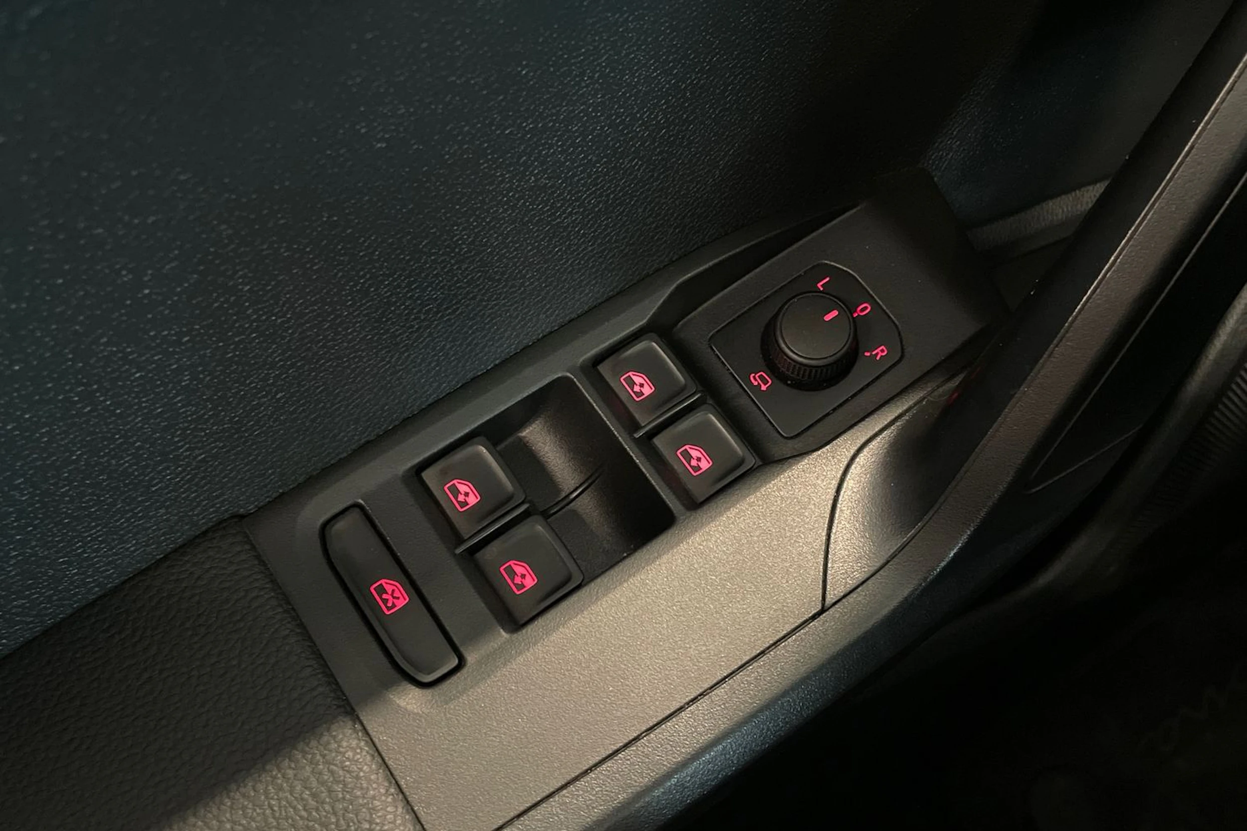 harmaa SEAT Arona 2024 kuva 23.