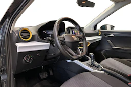 harmaa SEAT Arona 2024 kuva 6.