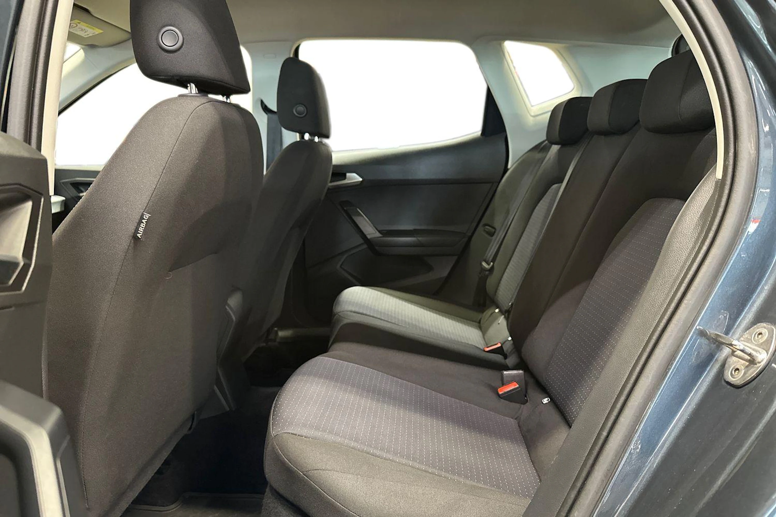 harmaa SEAT Arona 2024 kuva 8.