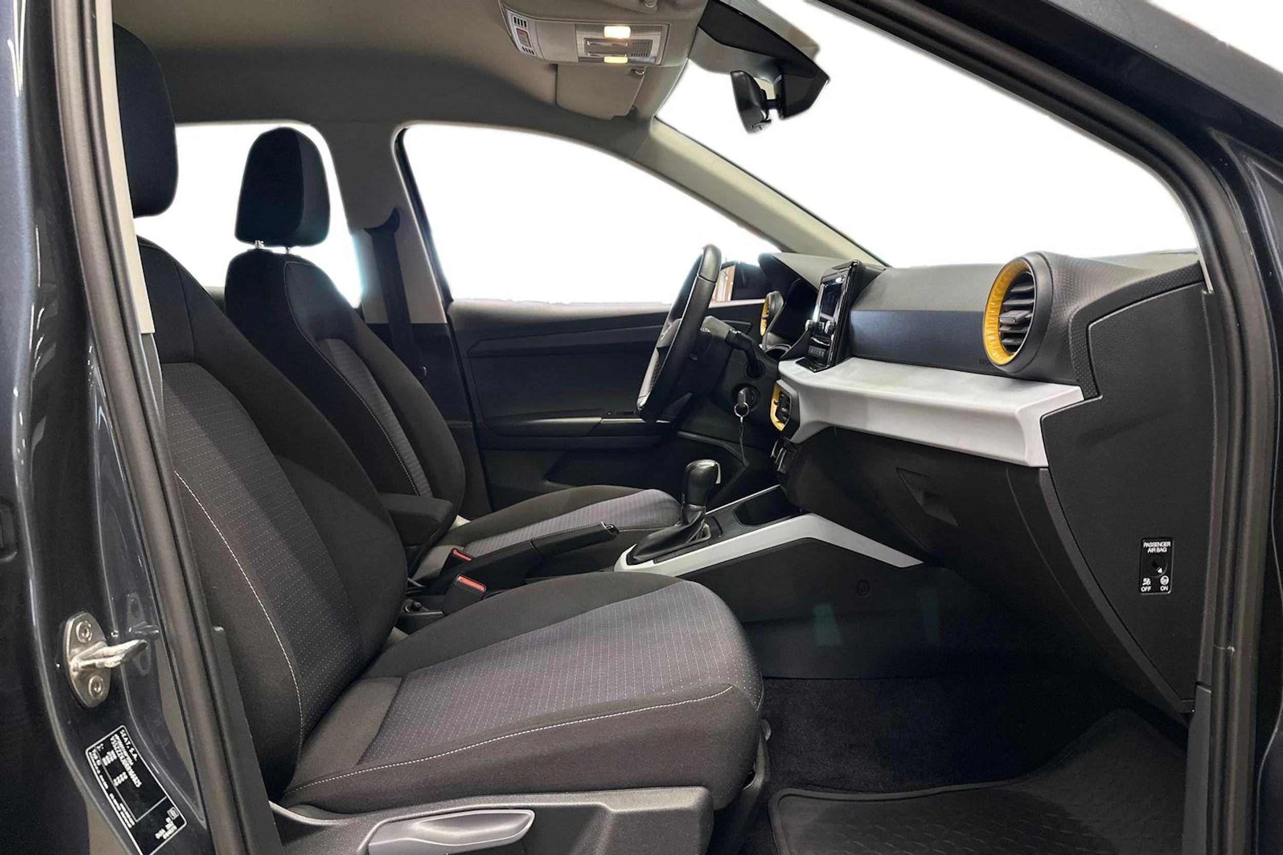 harmaa SEAT Arona 2024 kuva 9.
