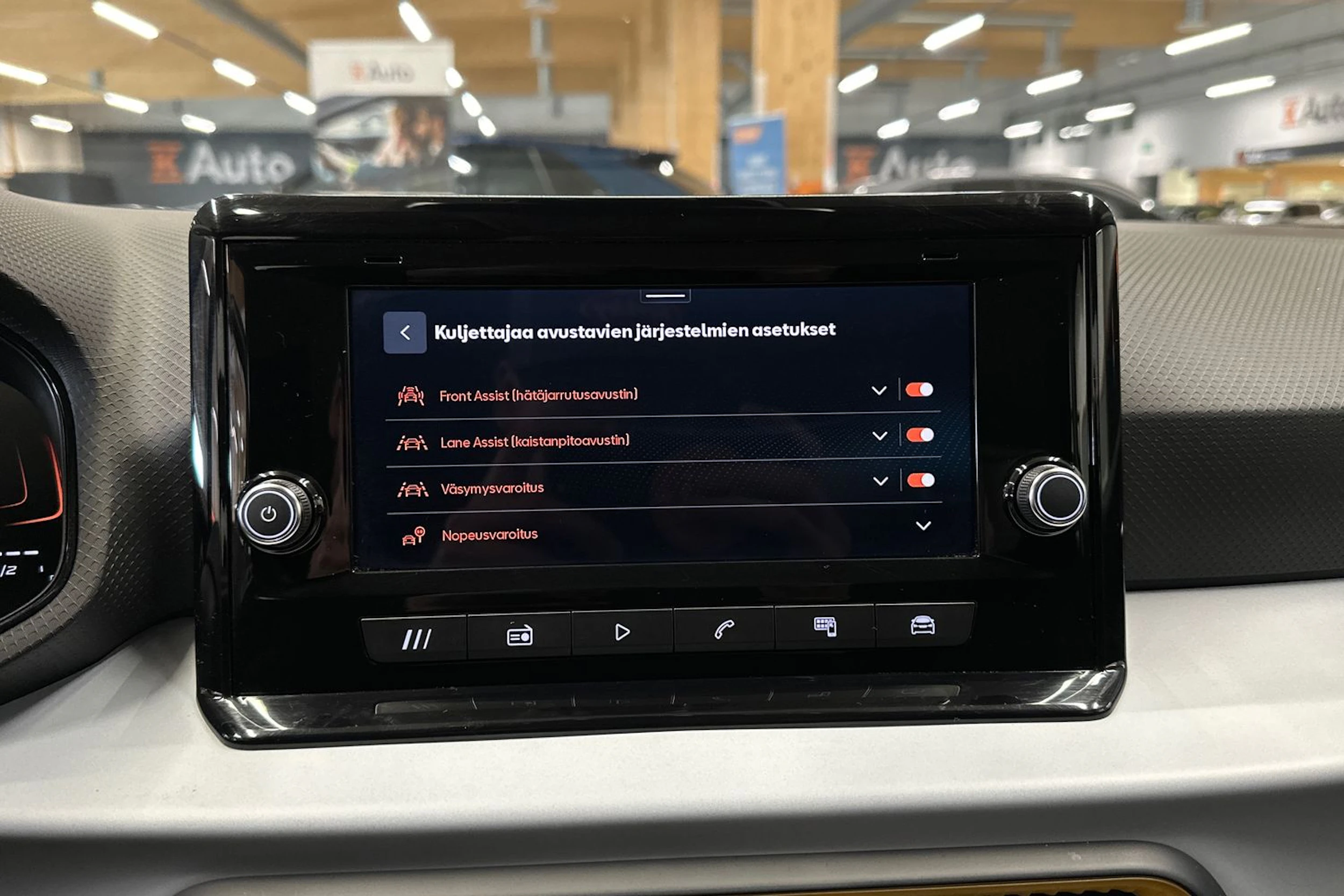 harmaa SEAT Arona 2024 kuva 13.