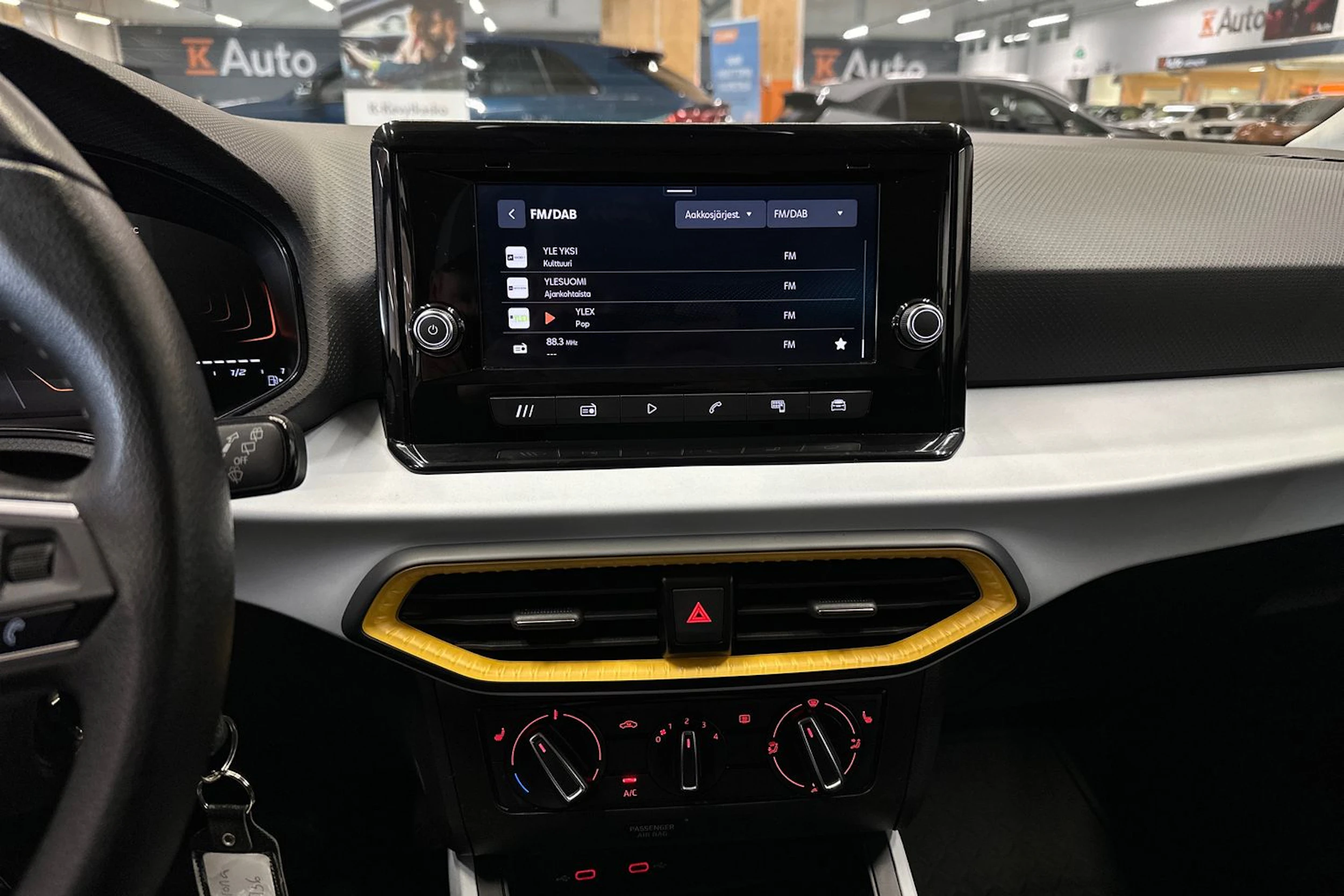 harmaa SEAT Arona 2024 kuva 14.