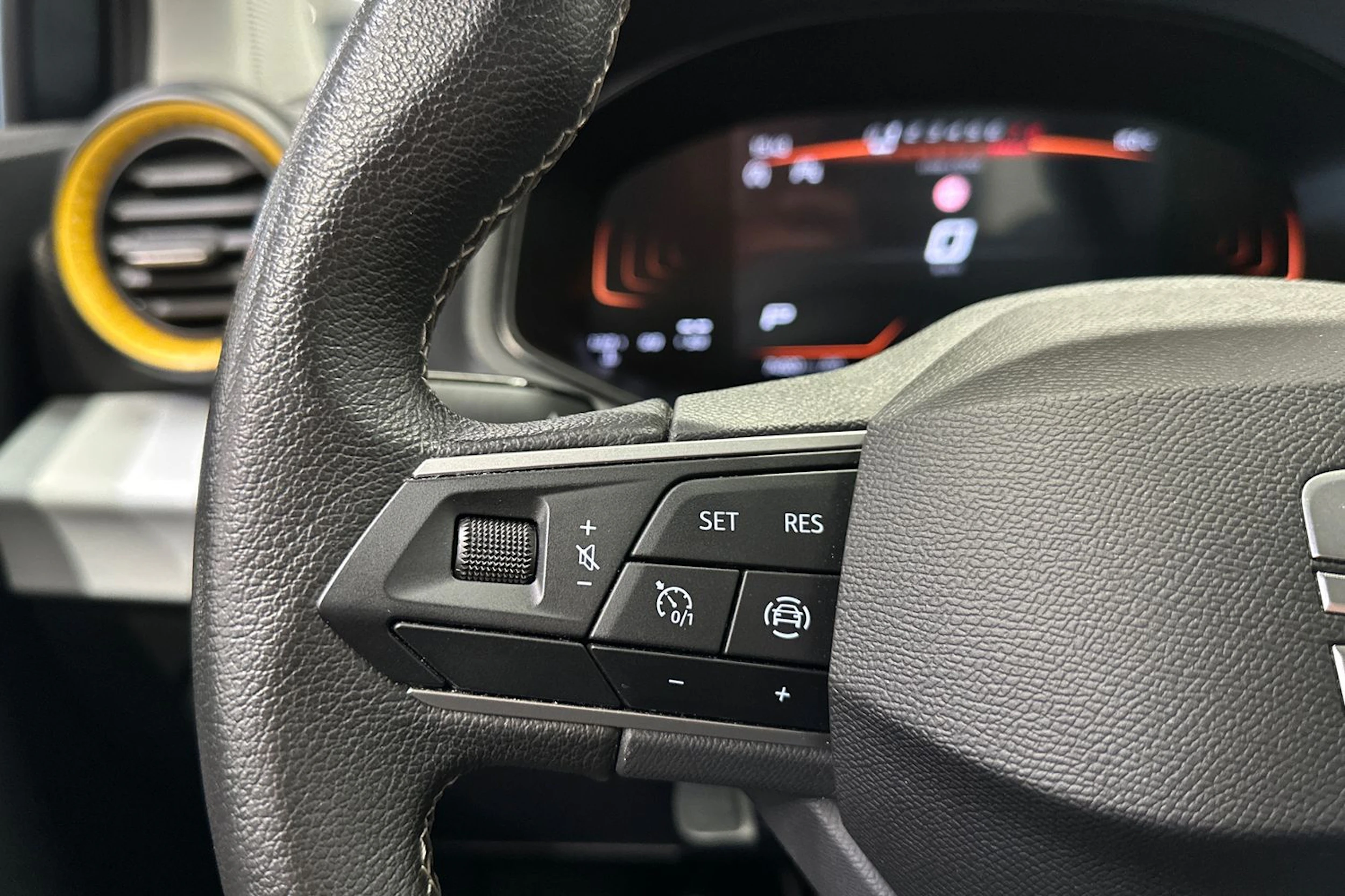 harmaa SEAT Arona 2024 kuva 17.