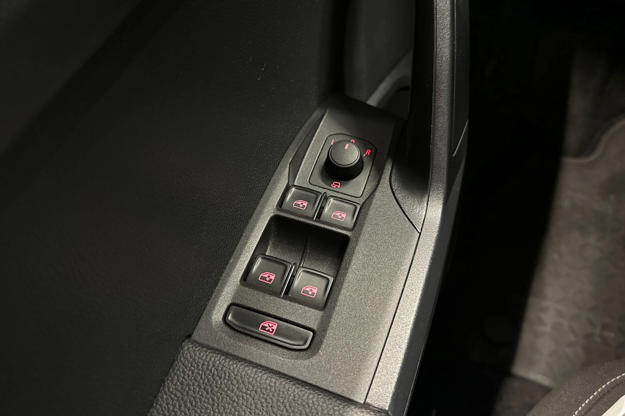 harmaa SEAT Arona 2024 kuva 20.