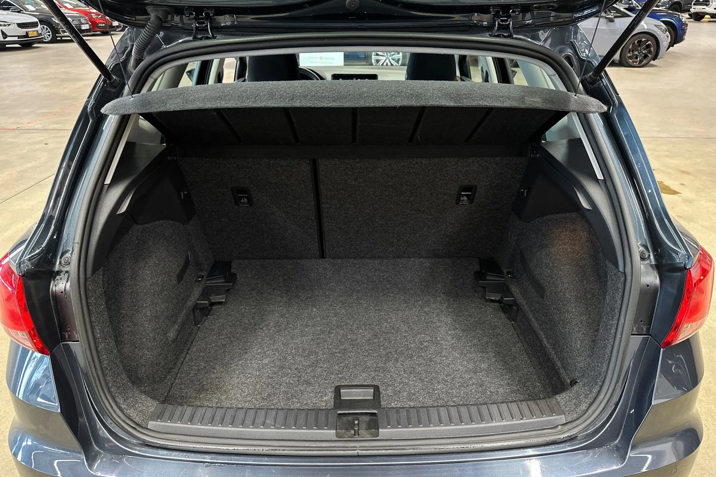harmaa SEAT Arona 2024 kuva 21.