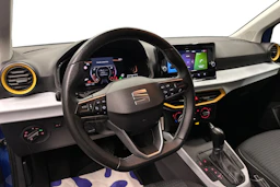 sininen SEAT Arona 2024 kuva 6.