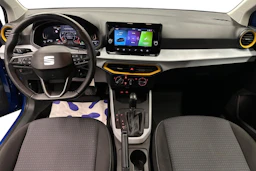 sininen SEAT Arona 2024 kuva 7.